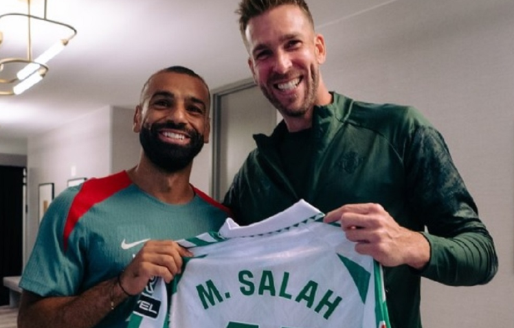 Mohamed Salah pozirao sa dresom Betisa