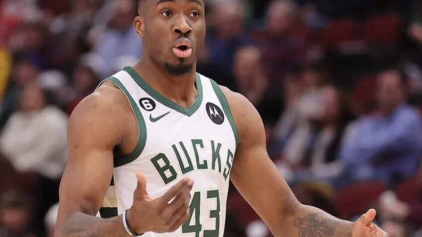 Tanasis Adetokumbo ostaje u Baksima