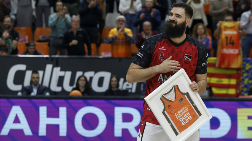 Valensija povlači dres sa brojem 14: Dubljević dočekan ovacijama (VIDEO)