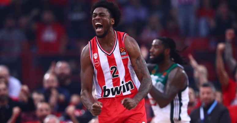 Mozes Rajt van parketa zbog problema sa plućima