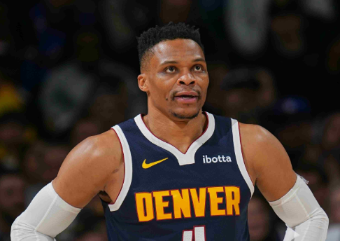 Rasel Vestbruk igrao sa dva preloma šake