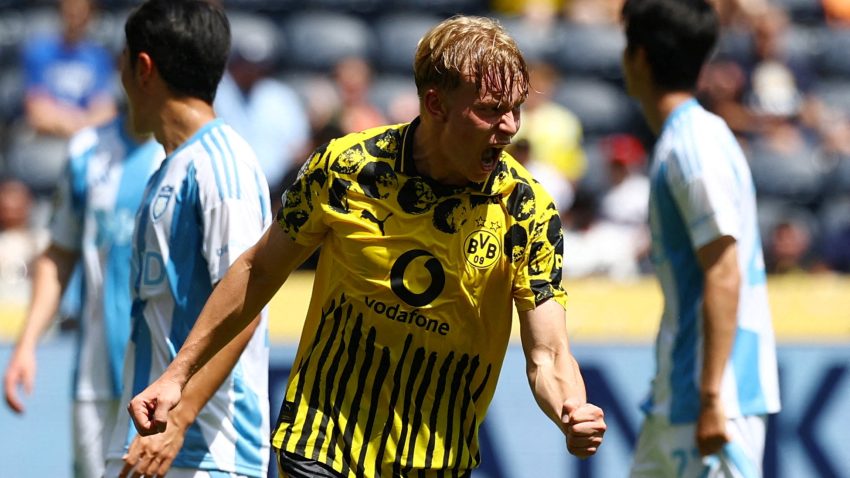 Borusija slavi Svensona, Fluminense preživio napade Afrikanaca