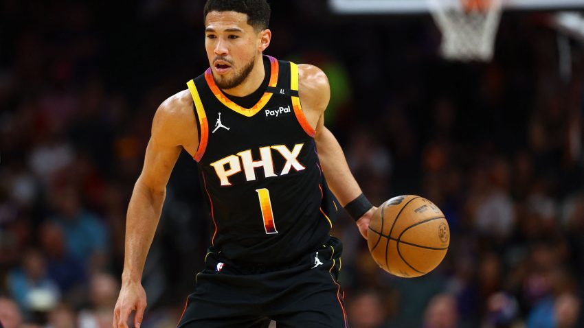 Devin Buker ostaje vjeran Sansima