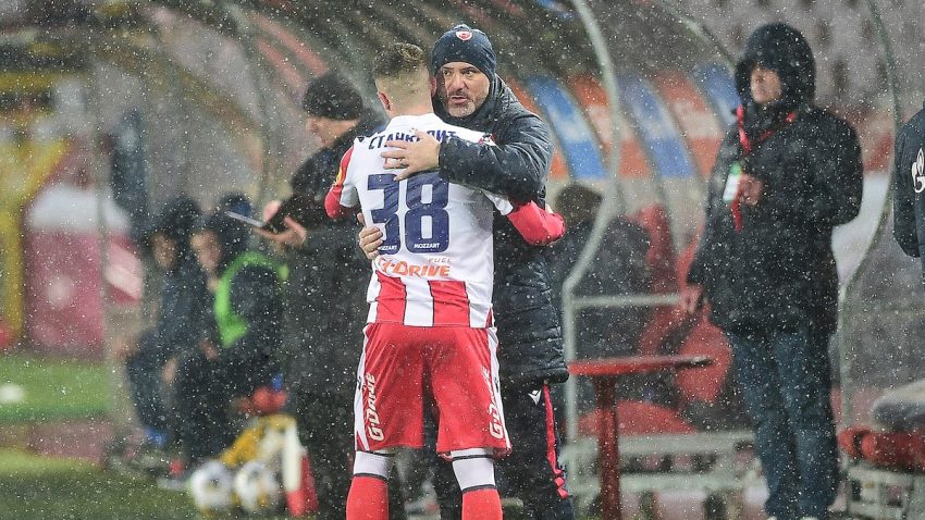 Zvezda prodaje desnog beka za pet miliona eura - Stanković ponovo "crveno-bijeli"