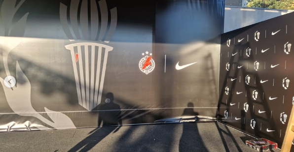 Navijači Crvene zvezde uništavali inventar Partizana na Avali