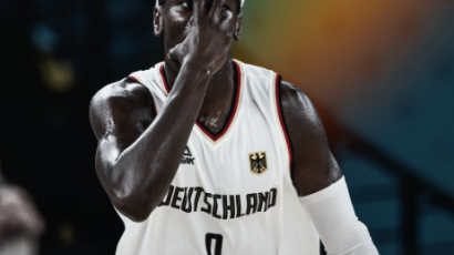 Isak Bonga doživio povredu na otvaranju Evrobasketa (VIDEO)