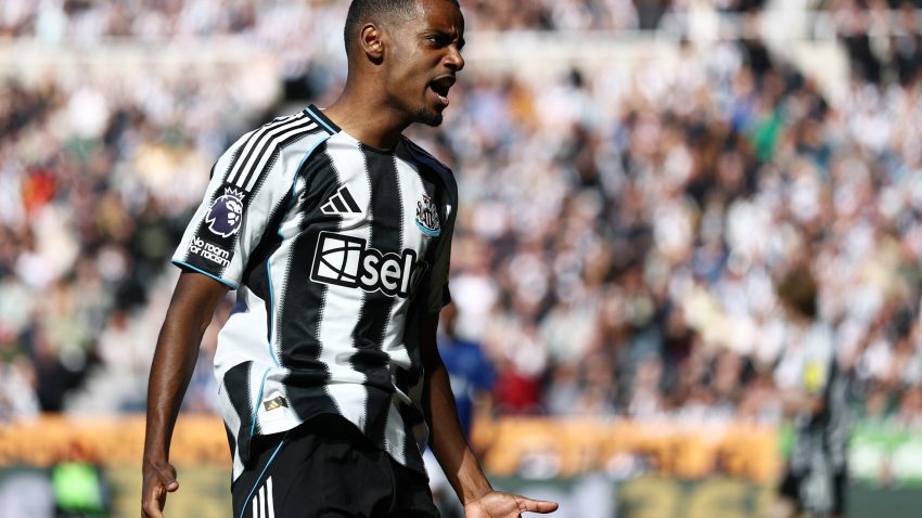 Isak je novi rekorder Premijer lige - Šveđanin stiže na "Enfild"