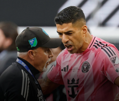 Suarez se kaje, ali skupo plaća nesportsko ponašanje