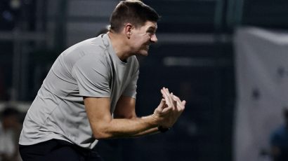 Navijači otjerali trenera, Džerard na putu povratka na “Ajbroks park”