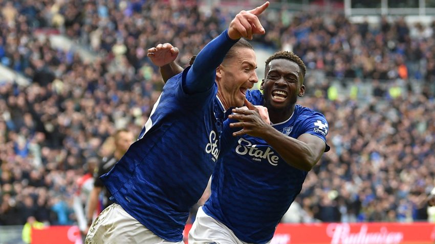 Malen proradio, Griliš u nadoknadi za preokret i prekid lošeg niza Evertona