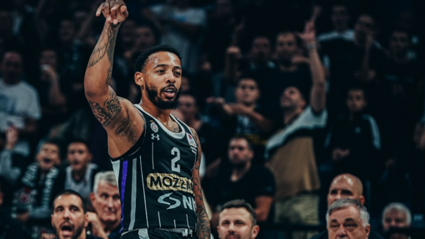 Karlik Džons: Moramo dalje