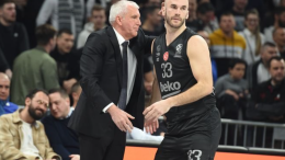 Nik Kalates prva meta crno-bijelih