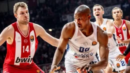 Efes utišao Pirej, Bajern bolji od 