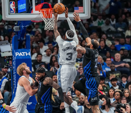 Dalas u kanalu, Pistonsi iskoristili odsustvo Adetokumba