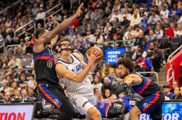Detroit Pistons-Orlando Medžik, photo - David Reginek, USA Today sports