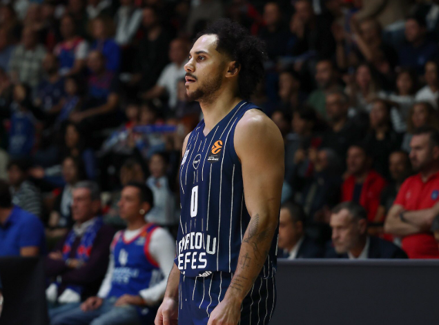 Šejn Larkin dva mjeseca van stroja