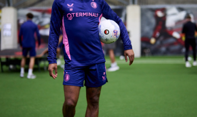 Fejnord seli ekipu van Holandije zbog Rahima Sterlinga