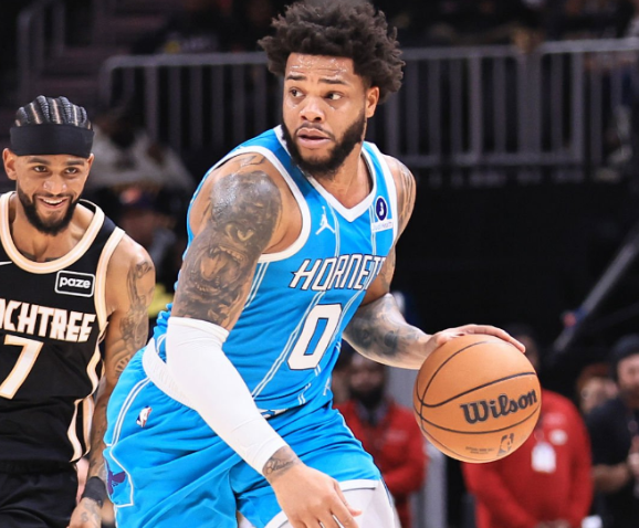 Hornetsi stigli do devetog vezanog trijumfa, Filadelfija razigrana u Arizoni