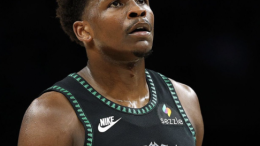 Entoni Edvards van stroja nekoliko sedmica