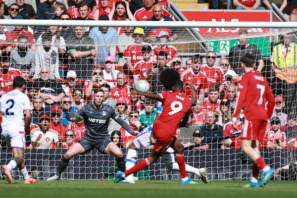 Liverpul siguran, Totenhem se radovao