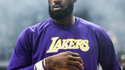 Lejkersi na korak od naredne runde, LeBron nije sa ove planete