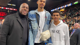 Viktor Vembanjama pokupio nagradu 'Medžik Džonson'