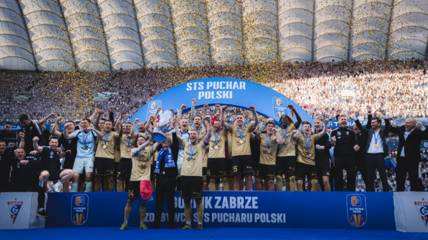 Lukas Podolski podigao trofej Kupa